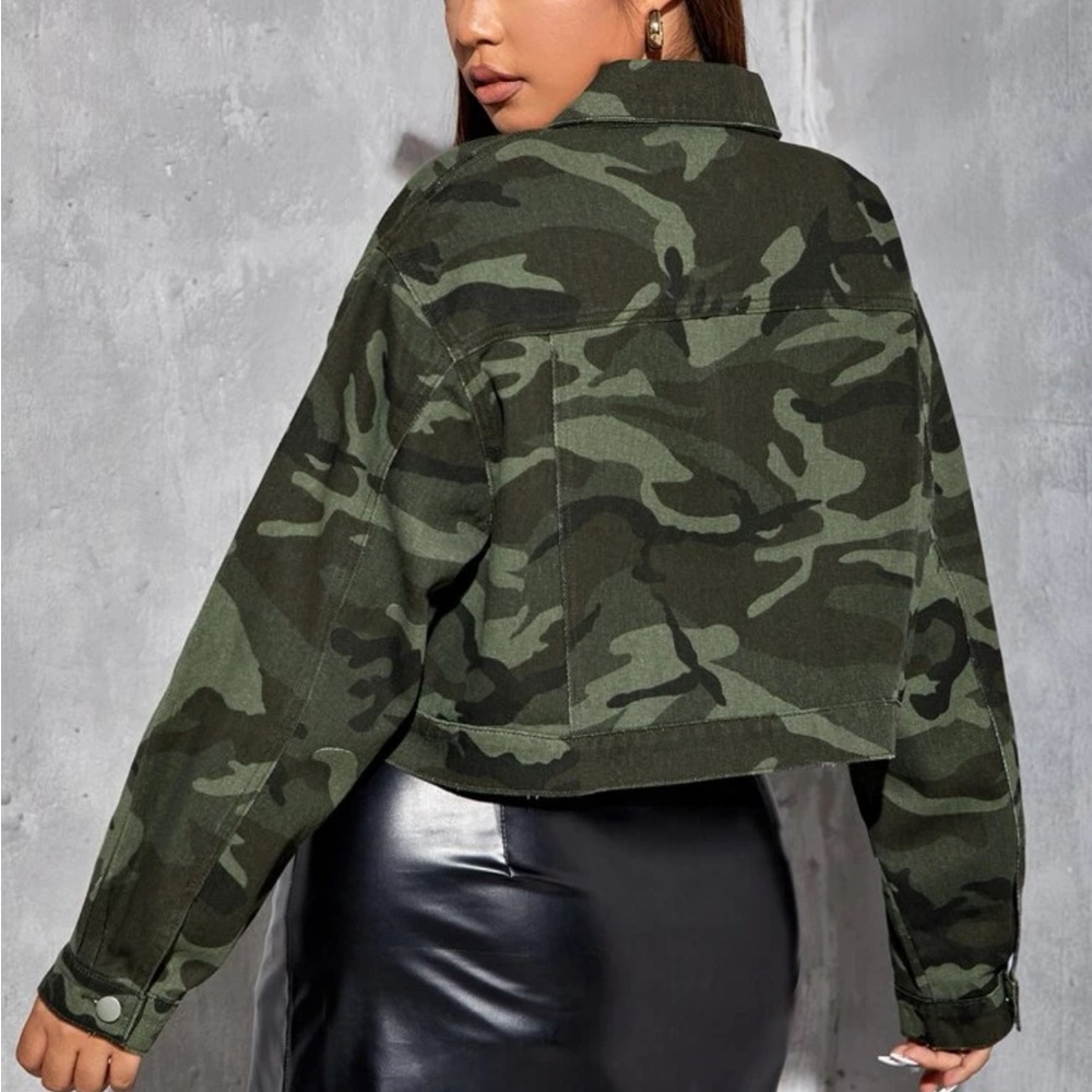 Faded Camo Cropped Button-Up Jacket - Picture 2 of 12